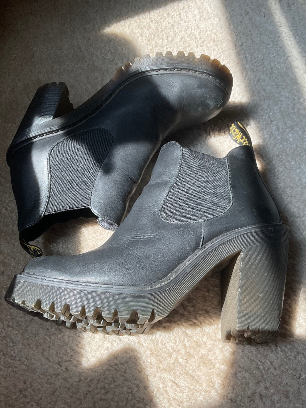 Doc Martens Hurston Ankle Heel Boots